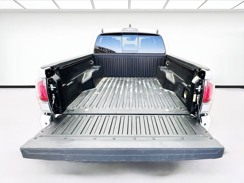 Used 2023 Toyota Tacoma TRD Off-Road w/ TRD Premium Off Road Package AWD/4WD image 17