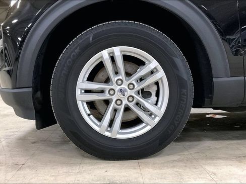 Certified 2023 Ford Explorer XLT w/ Equipment Group 202A AWD/4WD image 9