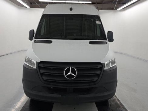 Used 2024 Mercedes-Benz Sprinter 2500 image 9