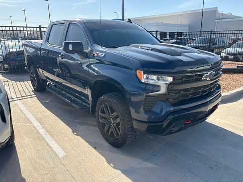 Used 2022 Chevrolet Silverado 1500 LT Trail Boss w/ LT Trail Boss Premium Package AWD/4WD image 2