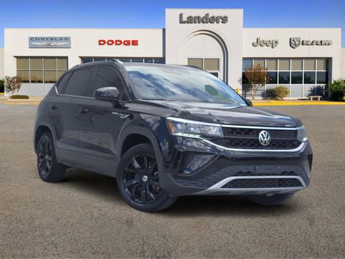 Used 2023 Volkswagen Taos SE AWD/4WD image 1