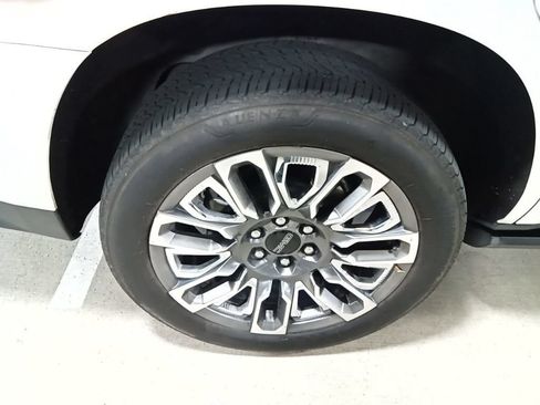 Used 2024 GMC Yukon Denali Ultimate AWD/4WD image 18