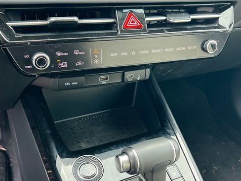 Certified 2024 Kia Niro EX image 21
