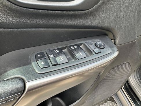 Used 2019 Jeep Cherokee Latitude w/ Popular Appearance Group AWD/4WD image 40