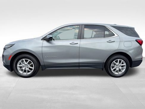 Used 2024 Chevrolet Equinox LT AWD/4WD image 2