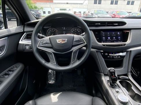 Used 2025 Cadillac XT5 Luxury w/ LPO, Floor Liner Package AWD/4WD image 4
