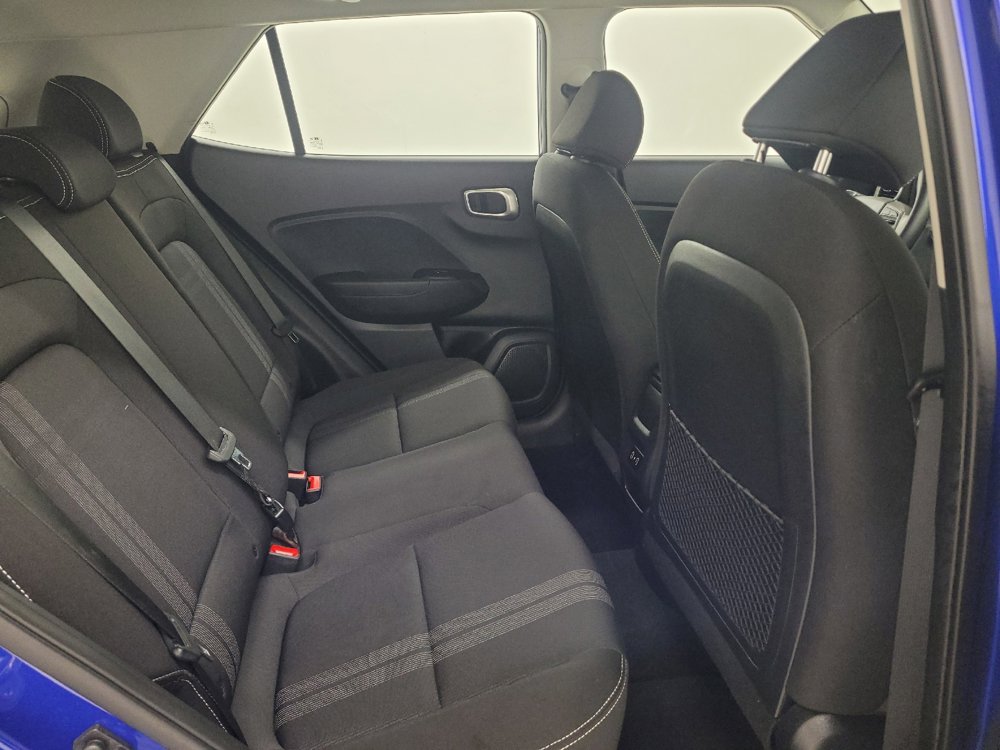 Used 2025 Hyundai Venue SEL FWD image 19