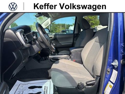 Used 2022 Toyota Tacoma SR5 RWD image 12