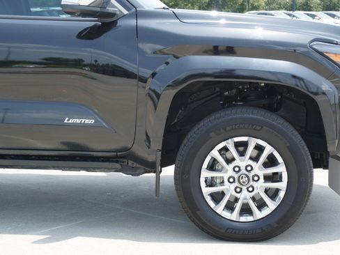 Used 2024 Toyota Tacoma Limited w/ Limited Package (LT) AWD/4WD image 9