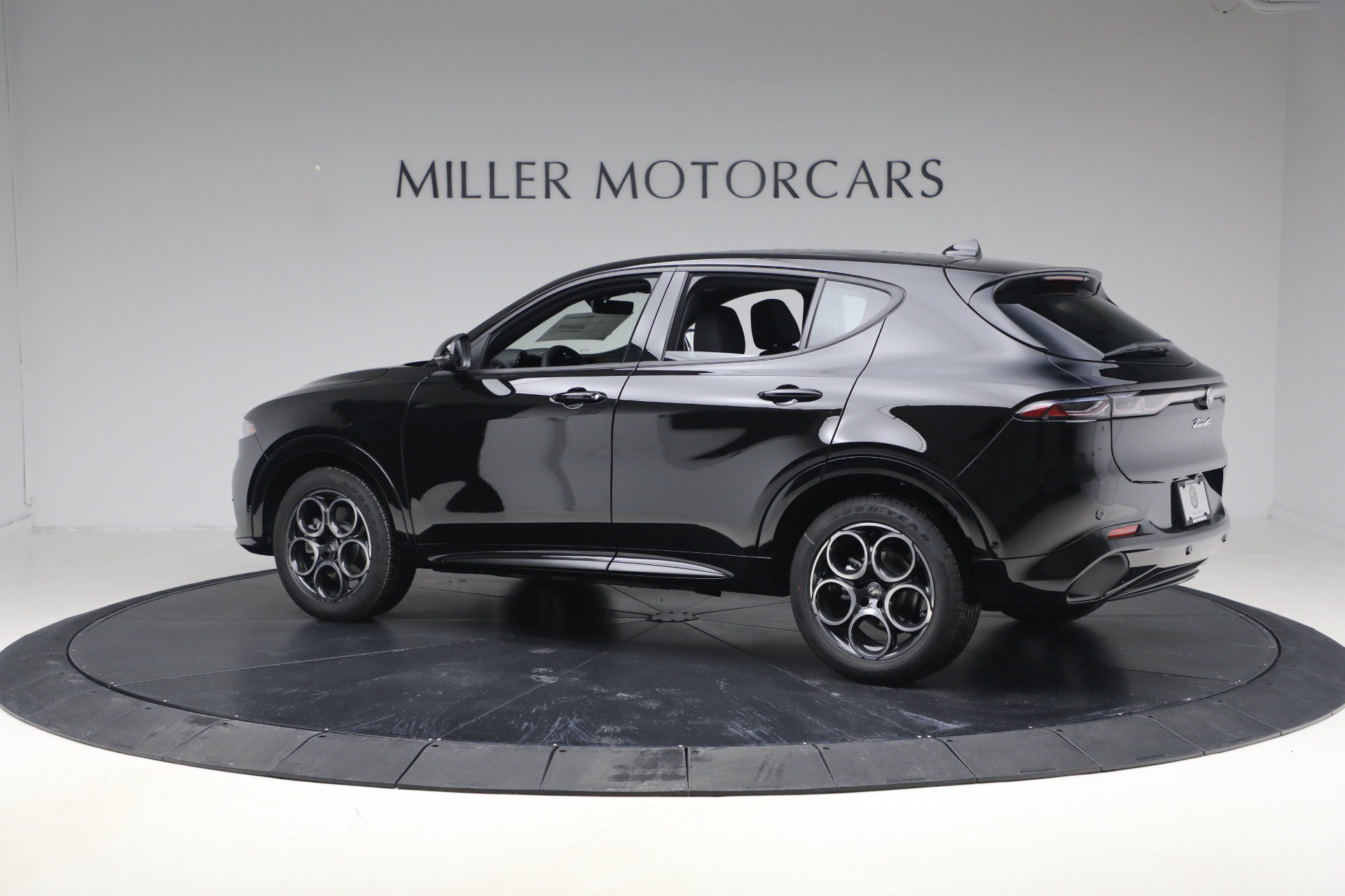 New 2026 Alfa Romeo Tonale w/ Active Assist Package AWD/4WD image 4