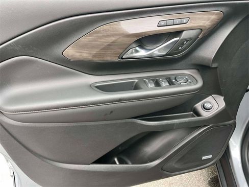 Used 2024 GMC Terrain Denali w/ Denali Premium Package image 24