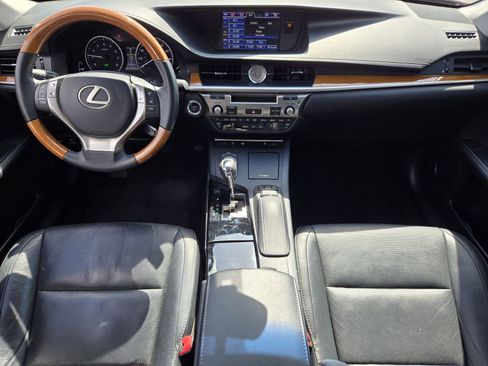Used 2014 Lexus ES 300h w/ Luxury Package w/Bamboo Trim FWD image 24