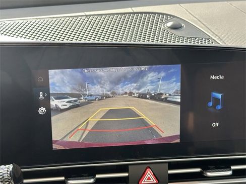 Used 2023 Hyundai Elantra SEL w/ Convenience Package image 17