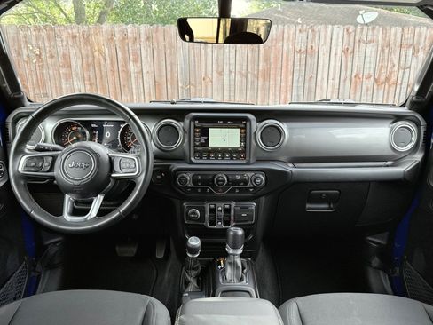 Used 2019 Jeep Wrangler Unlimited Sahara AWD/4WD image 25