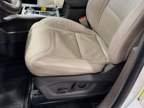 Used 2023 Ford Explorer Platinum w/ Technology Package AWD/4WD image 17