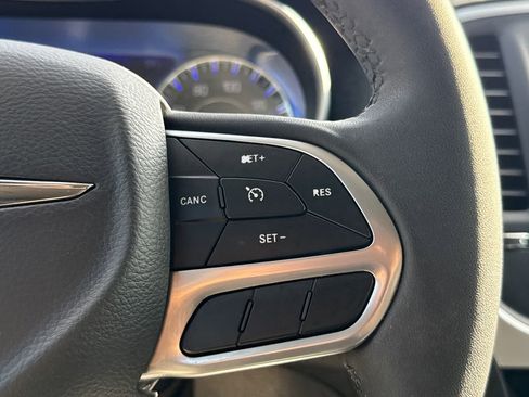 Used 2023 Chrysler 300 Touring L image 27