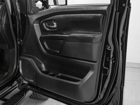 Used 2019 Nissan Titan SL w/ Midnight Edition image 42