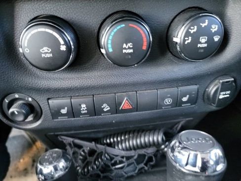 Used 2014 Jeep Wrangler Unlimited Rubicon w/ Connectivity Group AWD/4WD image 14