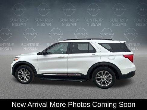 Used 2020 Ford Explorer XLT w/ Equipment Group 202A AWD/4WD image 3