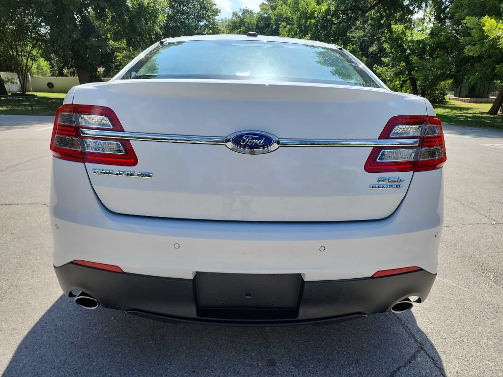 Used 2015 Ford Taurus SEL FWD image 7