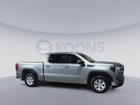 Used 2023 GMC Sierra 1500 SLE image 2
