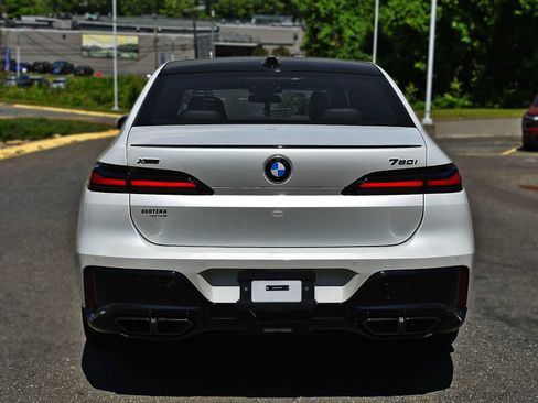Used 2024 BMW 760i xDrive AWD/4WD image 8