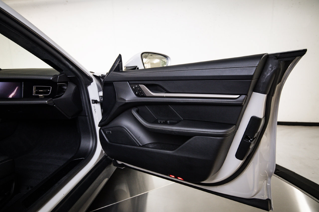 Certified 2025 Porsche Taycan Turbo AWD/4WD image 28