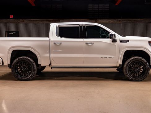 Used 2023 GMC Sierra 1500 Denali Ultimate image 11