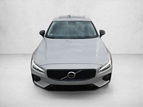 Used 2025 Volvo S60 B5 Core FWD image 3