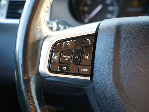 Used 2017 Land Rover Discovery Sport HSE image 26