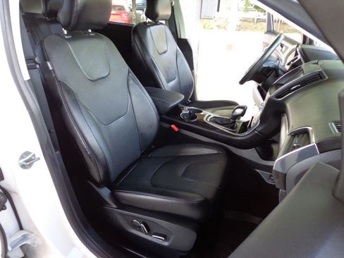 Used 2018 Ford Edge Titanium w/ Equipment Group 301A AWD/4WD image 17