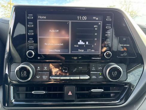 Used 2022 Toyota Highlander L image 24