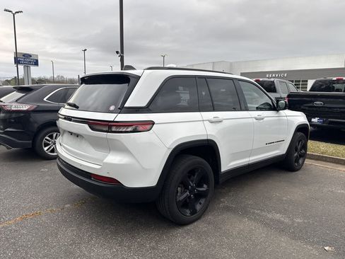 Used 2022 Jeep Grand Cherokee Altitude image 20