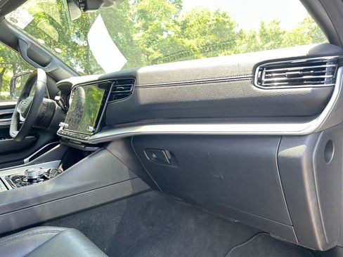 Used 2025 Jeep Wagoneer 4WD image 16