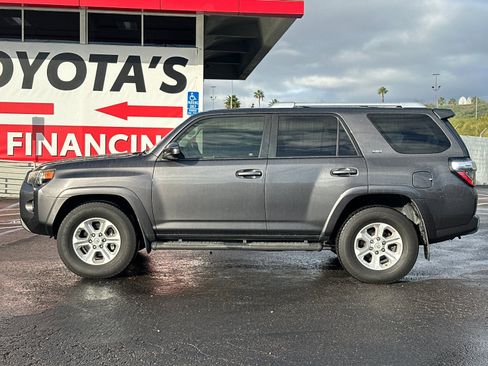 Used 2016 Toyota 4Runner SR5 image 2