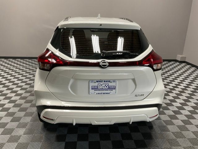 Used 2023 Nissan Kicks SR w/ SR Premium Package FWD image 11
