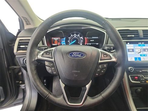 Used 2018 Ford Fusion SE w/ Fusion SE Technology Package image 14
