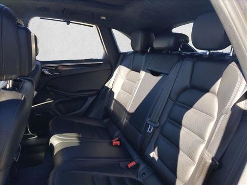 Used 2018 Porsche Macan Turbo AWD/4WD image 19