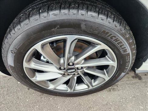 Used 2022 Lincoln Corsair Grand Touring w/ Elements Technology Bundle image 9