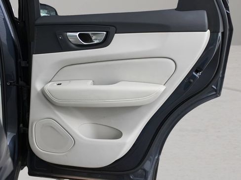 Certified 2025 Volvo XC60 B5 Ultra w/ Protection Package Premier AWD/4WD image 29