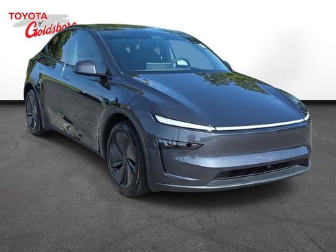 Used 2026 Tesla Model Y 2WD image 3