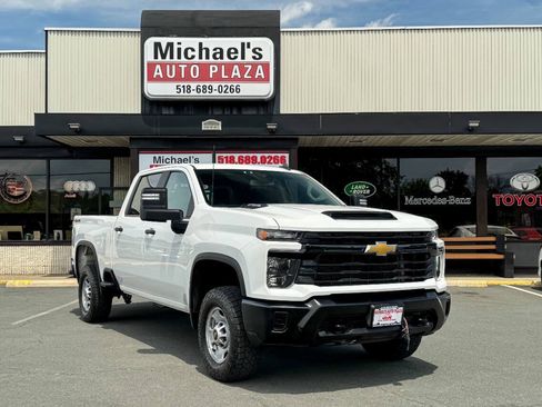 Used 2024 Chevrolet Silverado 2500 W/T AWD/4WD image 2