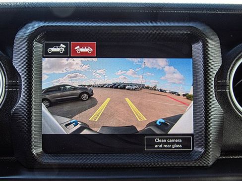 Used 2022 Jeep Wrangler Unlimited Sahara w/ Cold Weather Group image 14