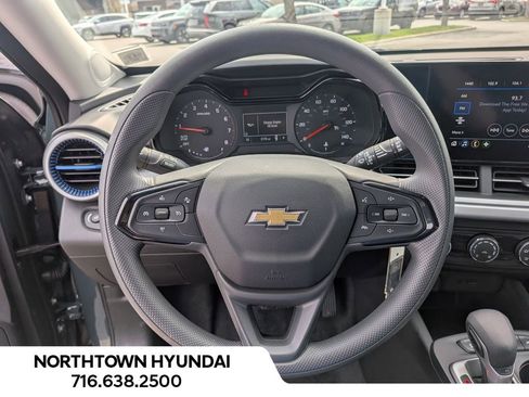 Used 2025 Chevrolet Trax LS FWD image 7