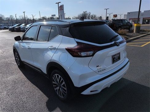 Used 2023 Nissan Kicks SR w/ SR Premium Package image 5