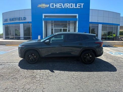 Used 2026 Chevrolet Trax LS w/ LS Convenience Package FWD image 1