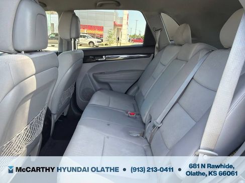 Used 2012 Kia Sorento LX w/ Convenience Pkg FWD image 5