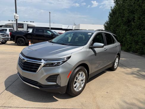 Used 2024 Chevrolet Equinox LT w/ LPO, Floor Liner Package FWD image 7