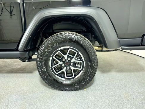 Used 2025 Jeep Gladiator Rubicon w/ Convenience Group image 6