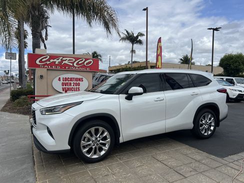 Used 2023 Toyota Highlander Limited FWD image 3